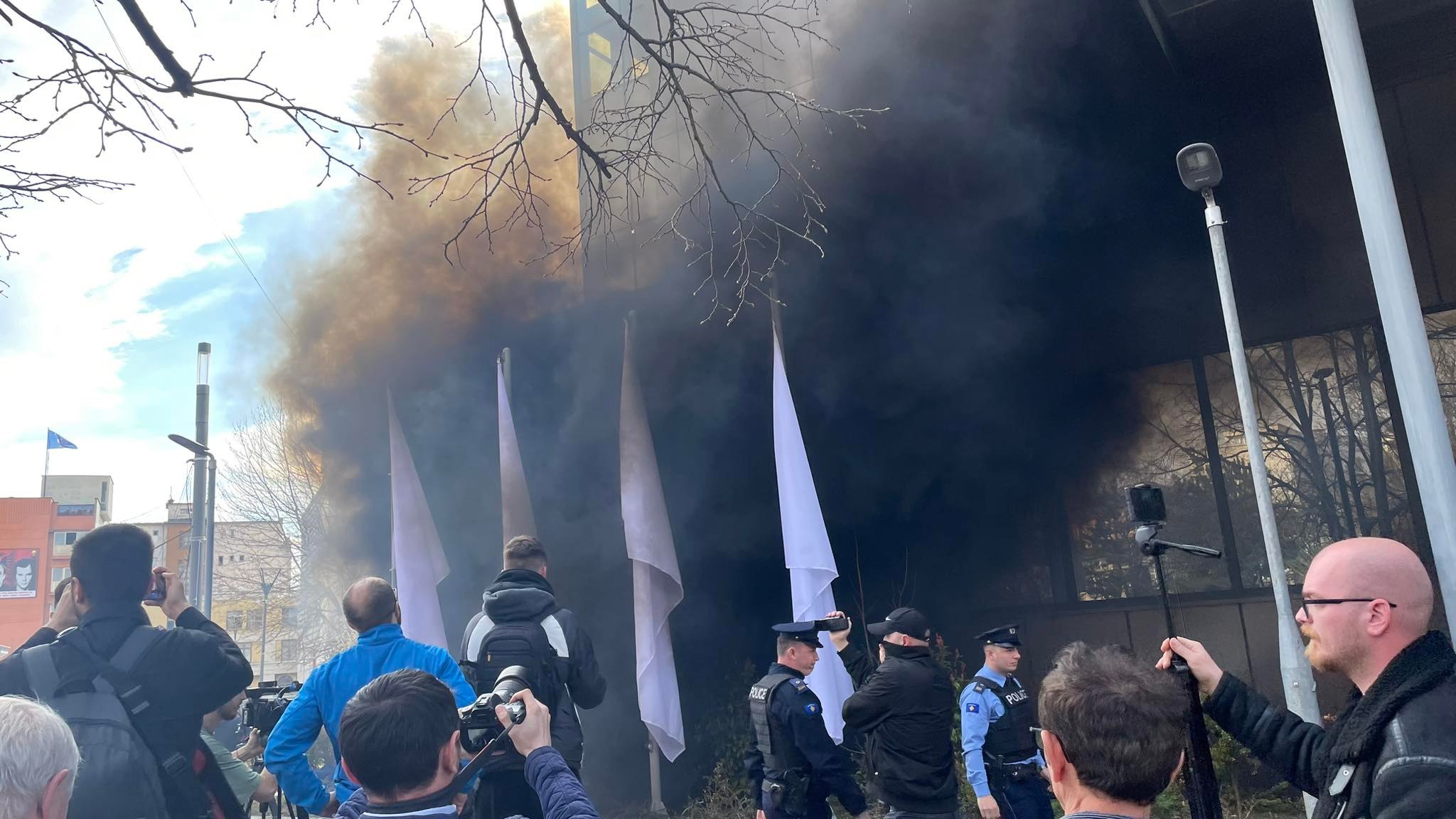 Tym i zi në protestën para Qeverisë, Molliqaj: Marrëveshja në Ohër paraqet “zymtësi” për Kosovën