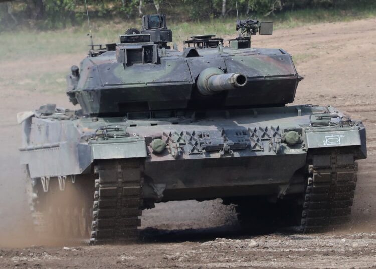 Polonia do të dërgojë 10 tanke Leopard 2 në Ukrainë