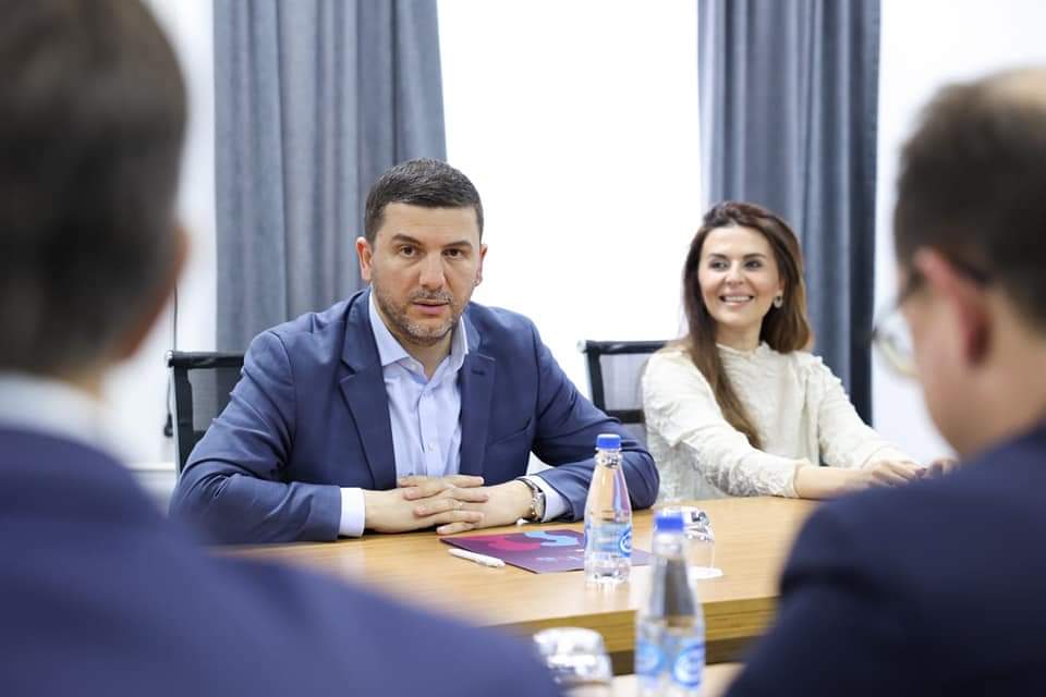 Krasniqi takon Këshillin Atlantik të ShBA, diskutojnë për sfidat politike