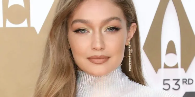 A jeni kureshtarë ta dini se çfarë parfumi përdor Gigi Hadid?