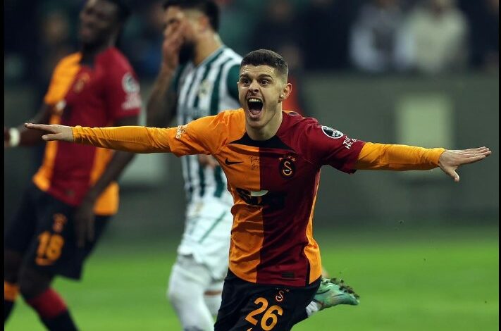 Milot Rashica mbetet te Galatasaray edhe për një vit