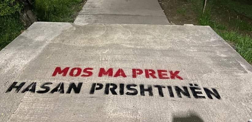 “Mos ma prek Hasan Prishtinën”, mbushet me mbishkrime Kampusi i Universitetit