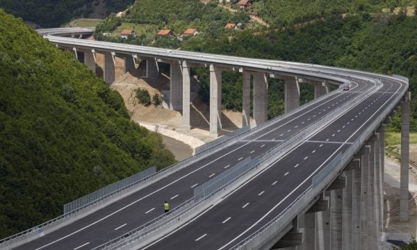 Kurtit i propozohet ndërtimi i autostradës Prishtinë-Veri, kjo është arsyeja