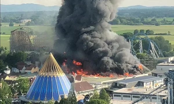 Zjarr masiv në Disneyland-in e Gjermanisë