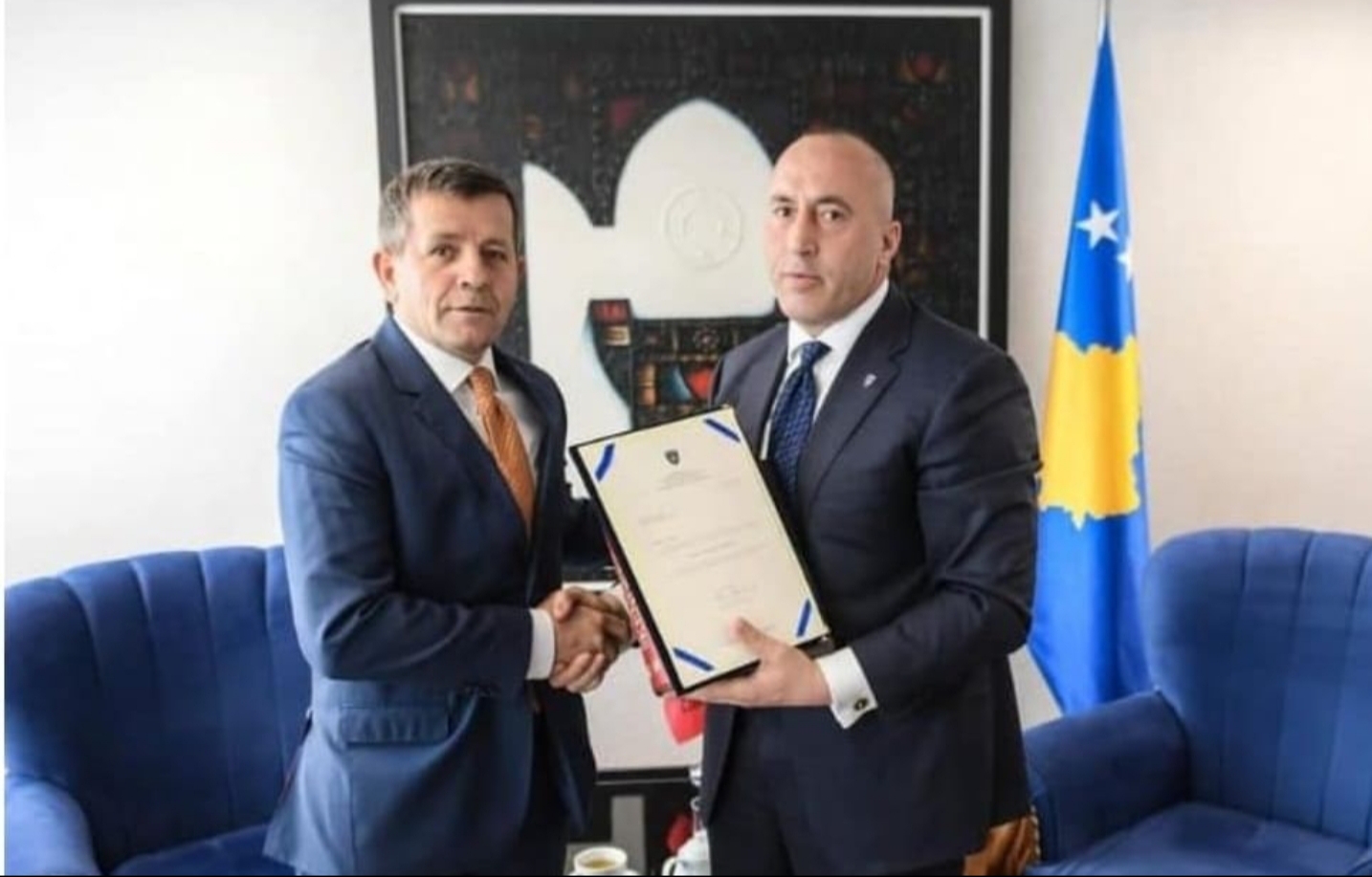 Haradinaj e nderoi me medaljen “Gjergj Kastrioti-Skënderbeu”, “turistin” Remi