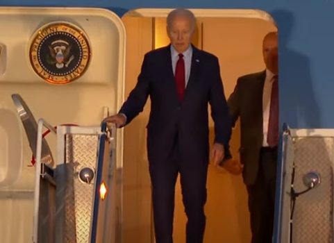 Joe Biden mbërrin në Britani, do të takohet me Sunakun dhe Mbretin Charles III