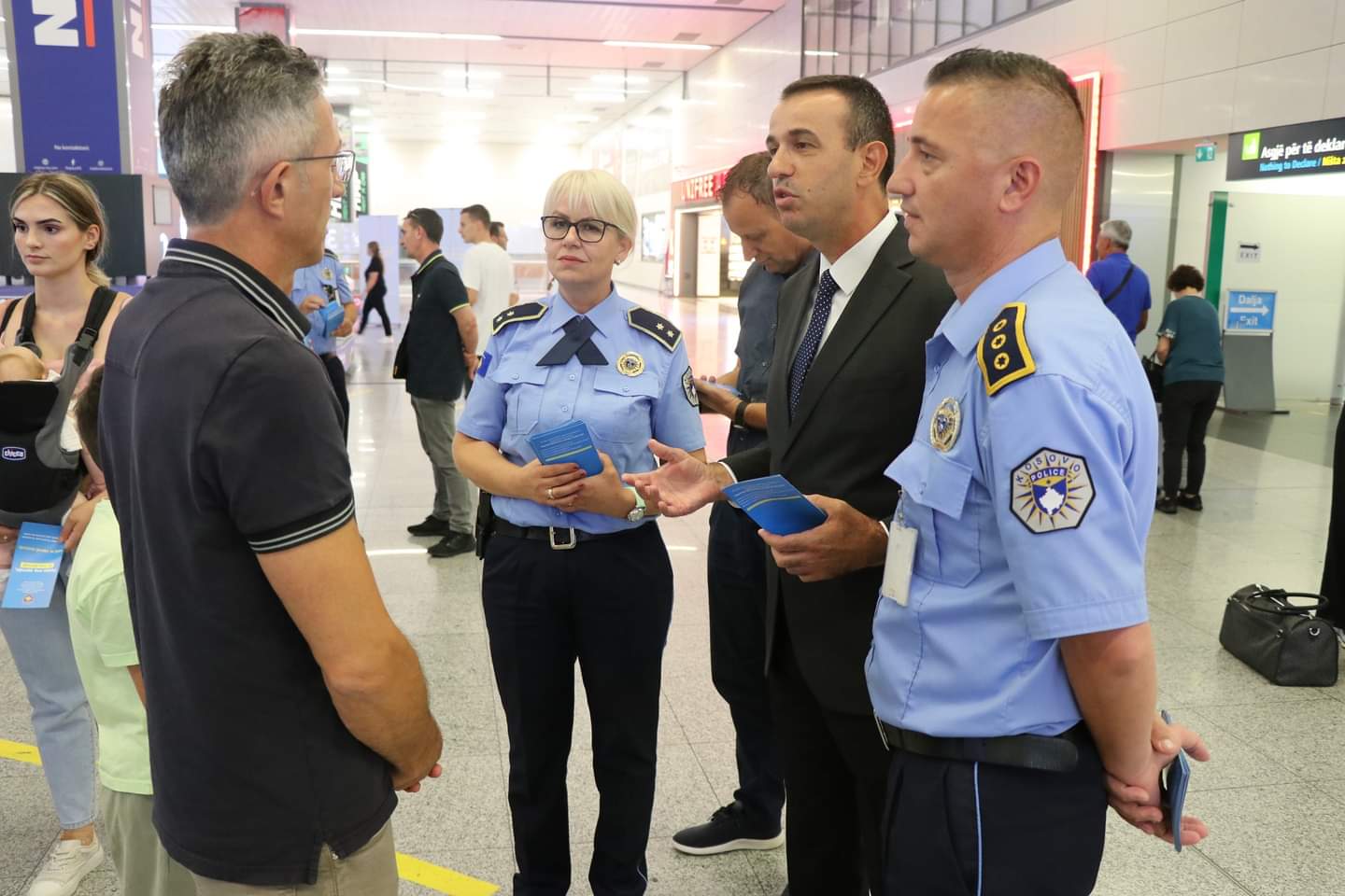 MPB-ja takon mërgimtarët në aeroport, iu kërkon të “festojnë me zemër, jo me armë”