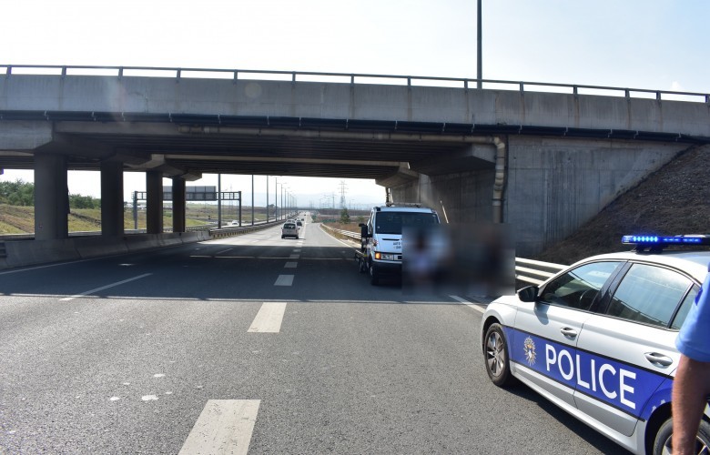 Voziti në kahje të kundërt në autostradë, gjobitet nga policia