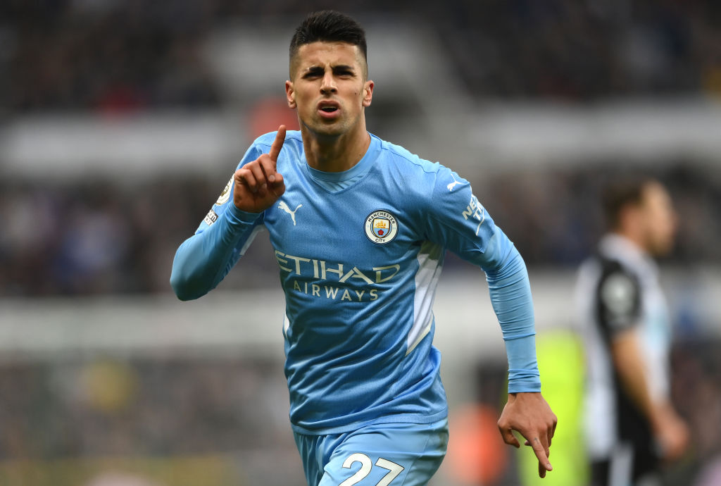 Barcelona me ofertë për Cancelo