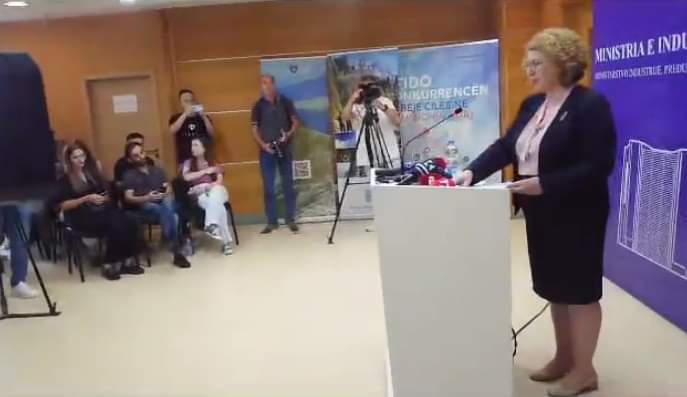 Vetëm këto dy media po e përcjellin konferencën e Rozeta Hajdarit