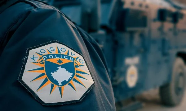 Policia me aksion në lokalin dhe shtëpinë e Ridvan Muharremit, i përfshirë në skandalin e vajit