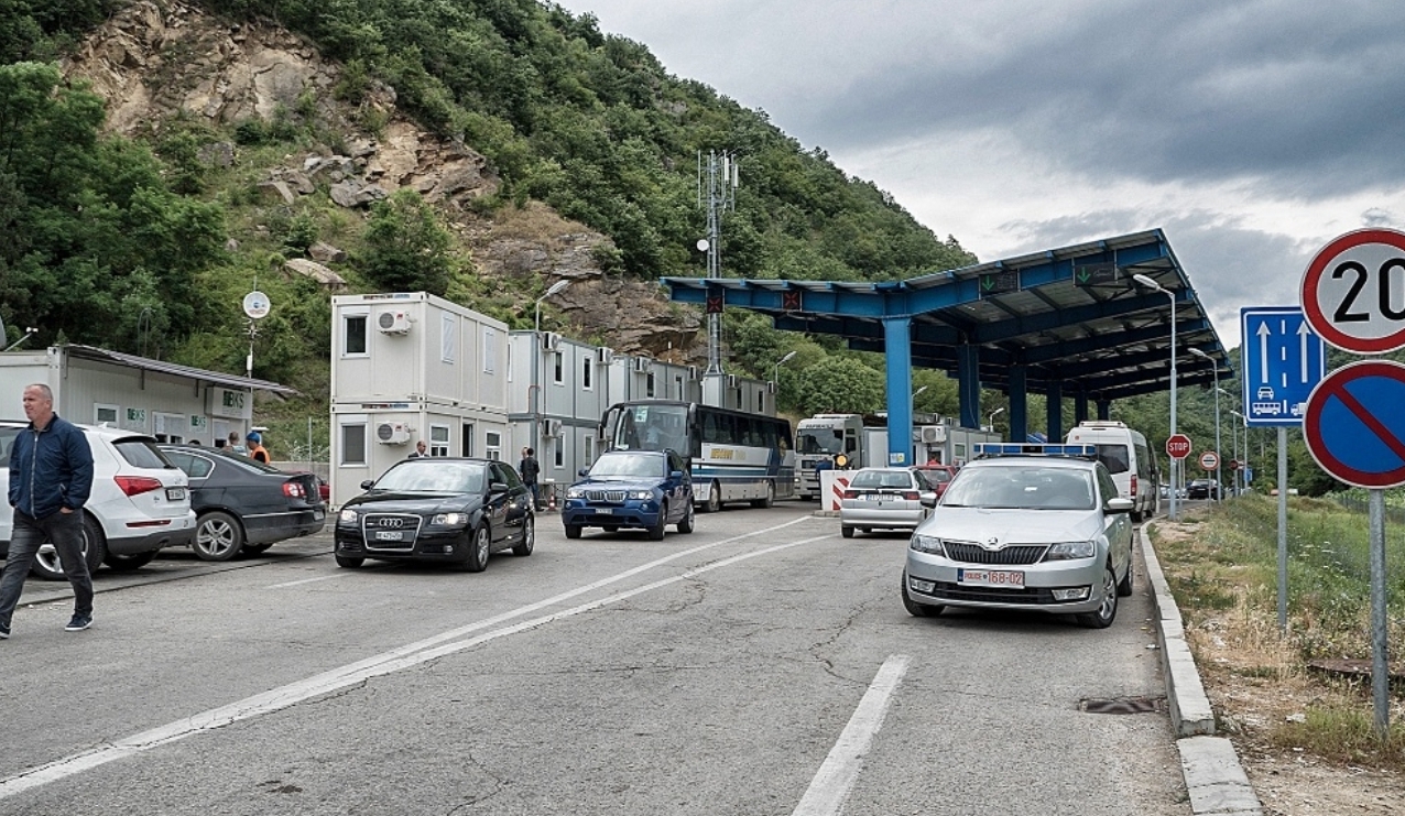 Pritjet kufitare te Dheu i Bardhë dhe Merdarë deri në një orë e gjysmë