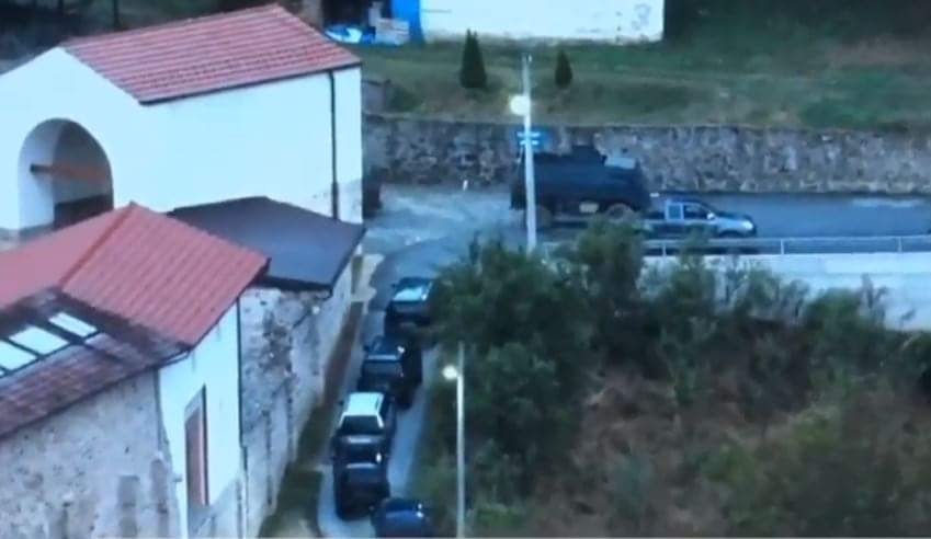 Familjarët kërkojnë të marrin trupat e pajetë të terroristëve në Banjskë