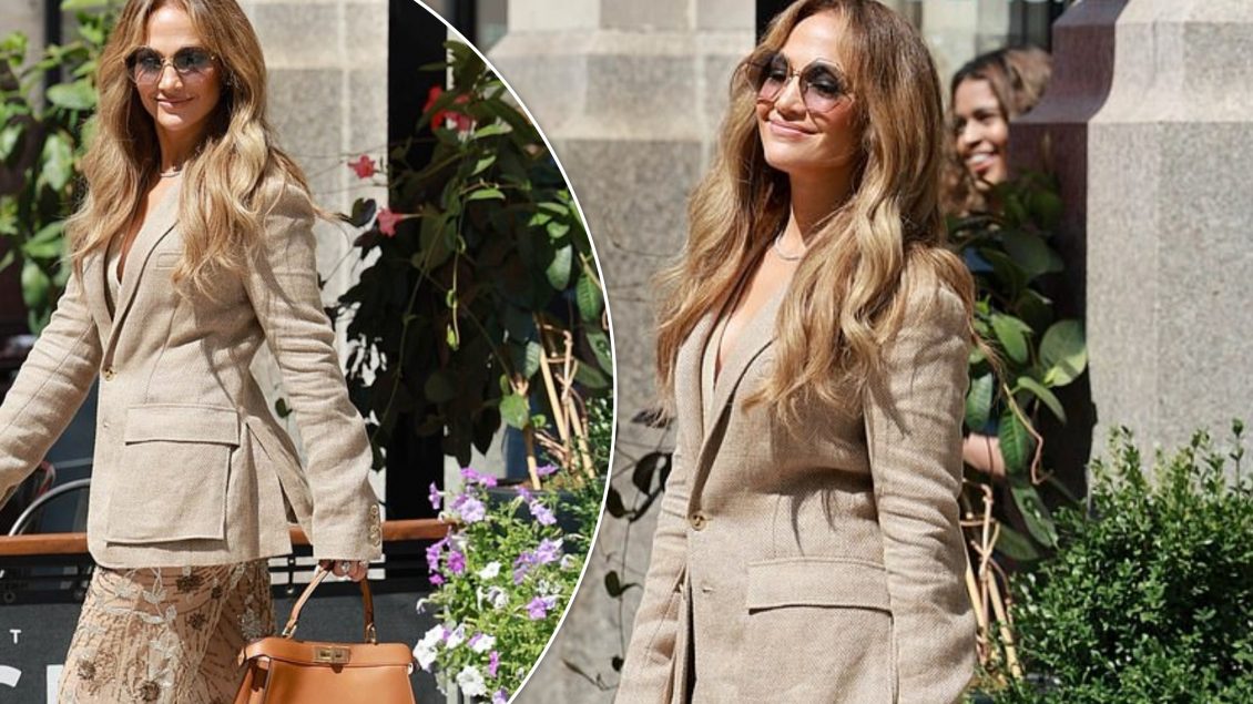 Jennifer Lopez duket atraktive dhe elegante gjatë një paraqitje në New York