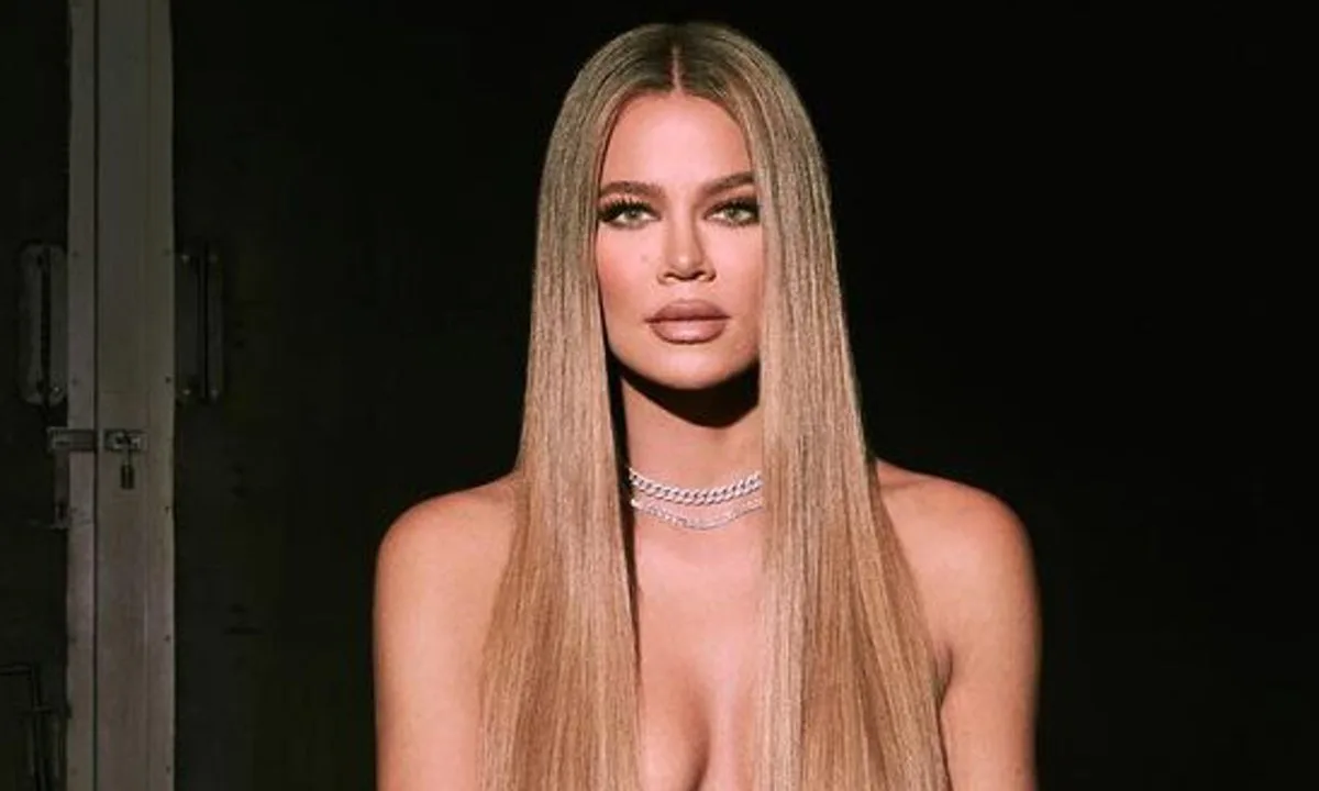 Khloé Kardashian flet për betejën me kancerin e lëkurës