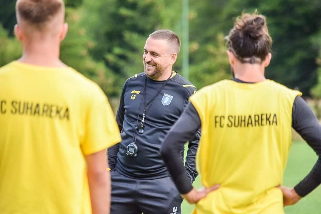 ​Zyrtare: FC Suhareka shkarkon Granit Begollin nga posti i kryetrajnerit