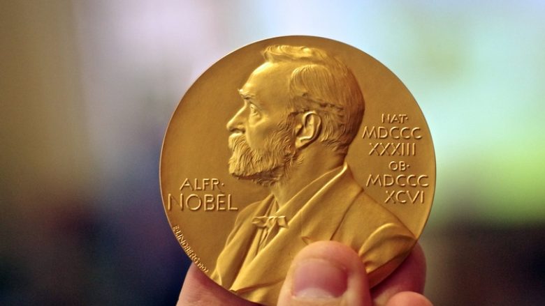 Nobeli për Mjekësi ndahet për teknologjinë e vaksinave për COVID