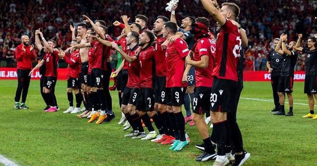  Shqiptarët i kanë dy opsione  A dhe B  Na presin tri finale në Euro 2024  njërën do ta fitojmë   Dritan Shakohoxha flet edhe për Rrahmanin  Zhegroven  Dakun  Brojën 