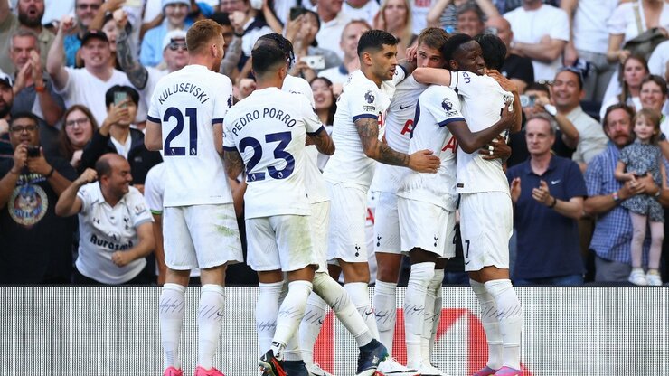 Tottenham fiton derbin me Fulhamin dhe kryeson kampionatin anglez