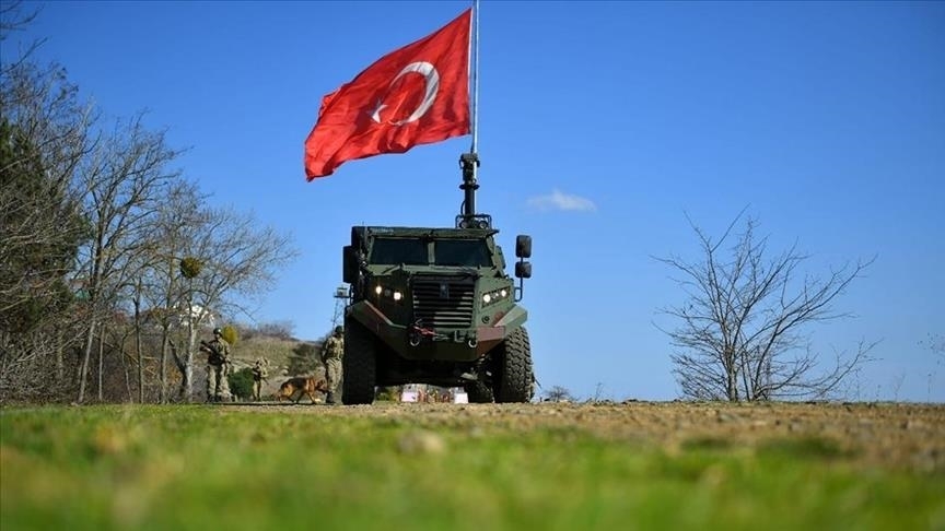 Turqia kryen sulme ajrore në Irakun verior dhe Siri, pasi 12 ushtarë turq ishin vrarë