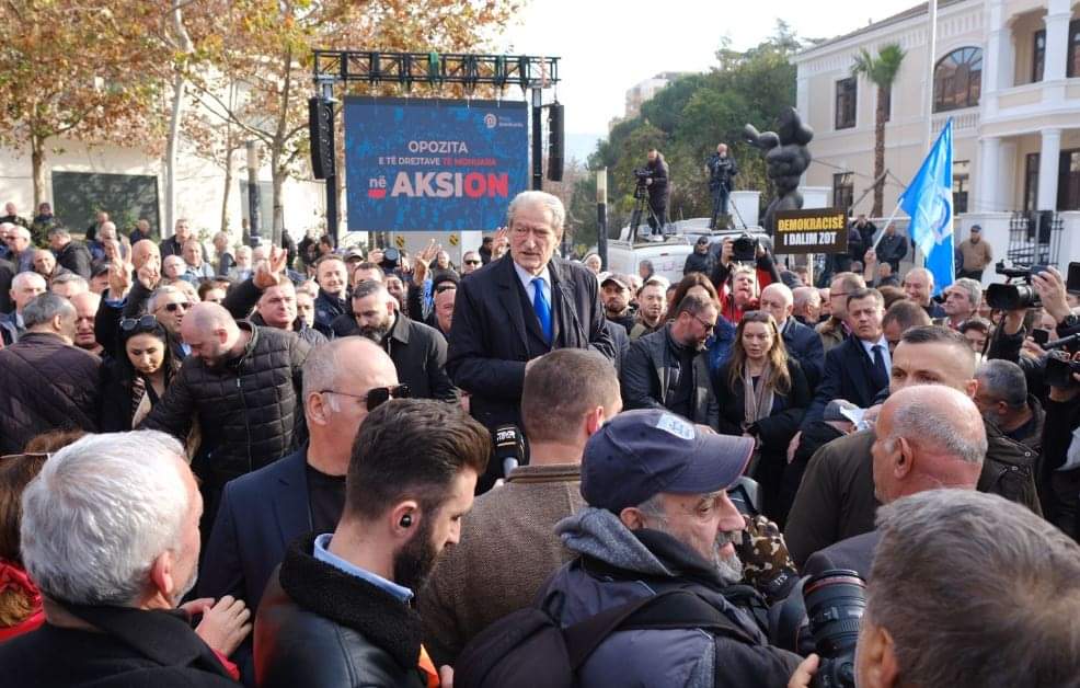 Kuvendi i hapi rrugën arrestimit të tij, Berisha del në protestë: O sot, o kurrë të përmbysim narko-shtetin!