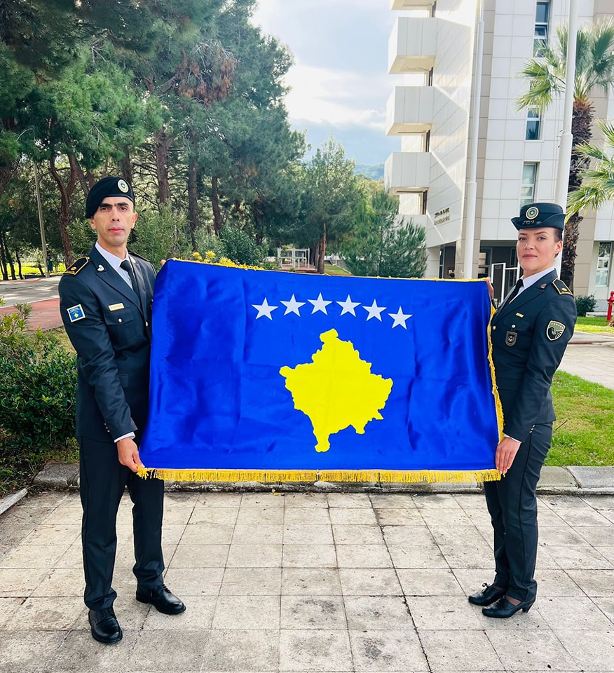 Dy pjesëtarë të FSK-së diplomojnë në Akademinë Ushtarake të Izmirit