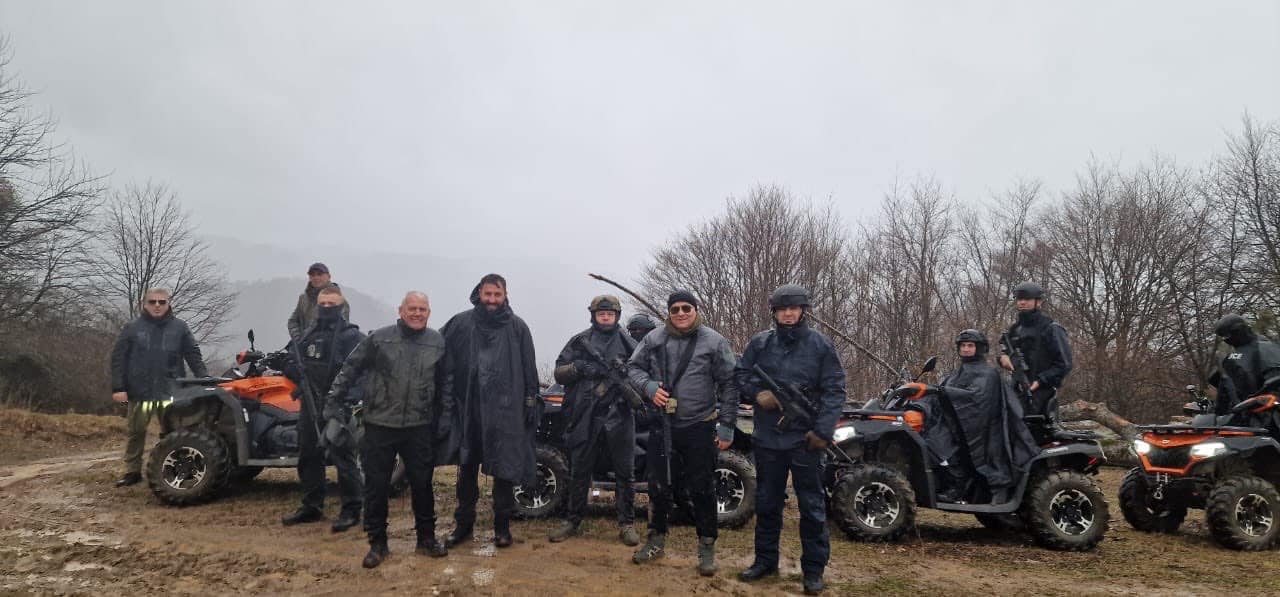 Si në filma, Sveçla dhe Krasniqi bëjnë xhiro në veri me motorët e Policisë