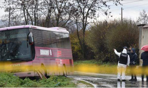 Nxënësi përshkruan sulmuesin e autobusit në Gllogjan: Kishte çizme të gjata e rrip të gjelbër në krah