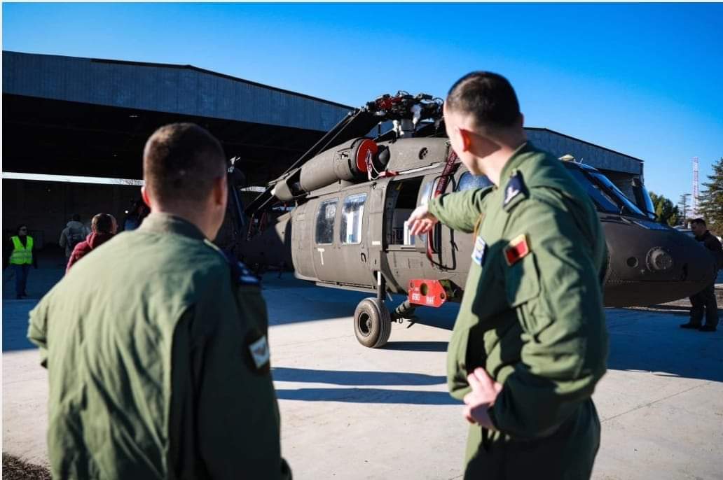 Shqipëria bëhet me helikopterë amerikanë Black Hawk