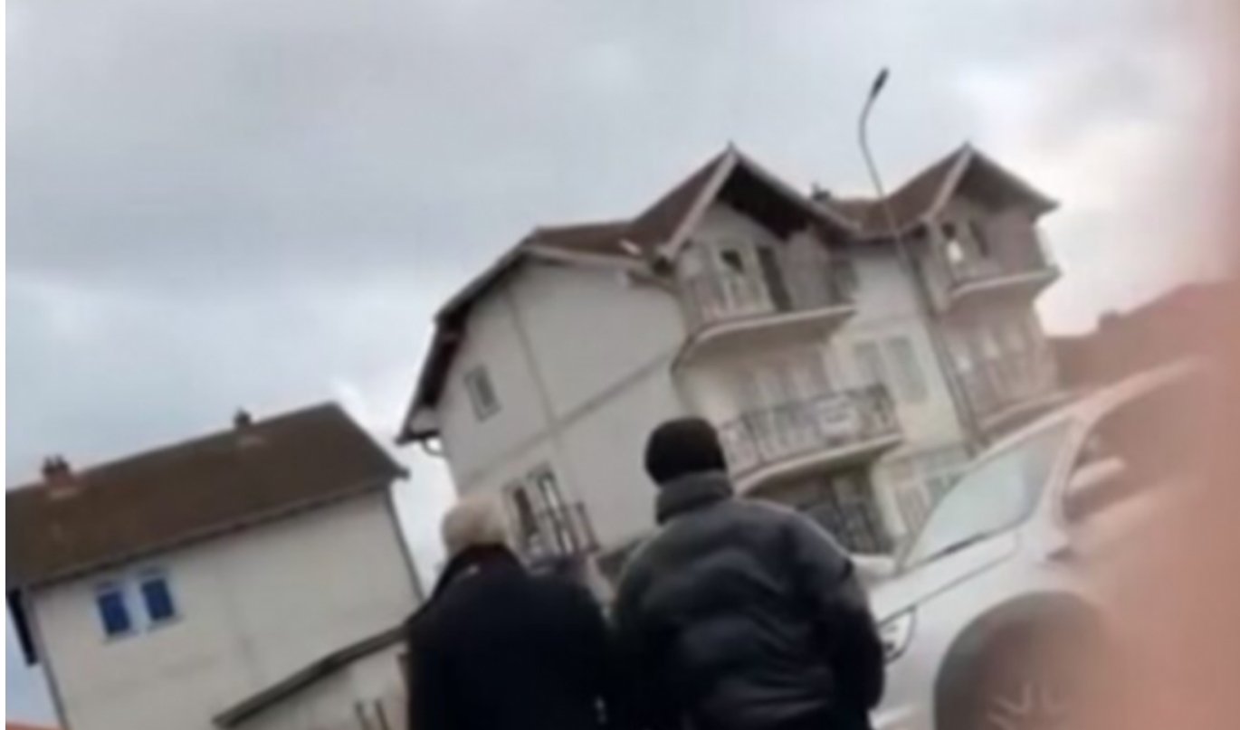 Përleshja e mërgimtarëve me Policinë në Merdare u “mbulua” edhe nga një kënd tjetër (VIDEO)