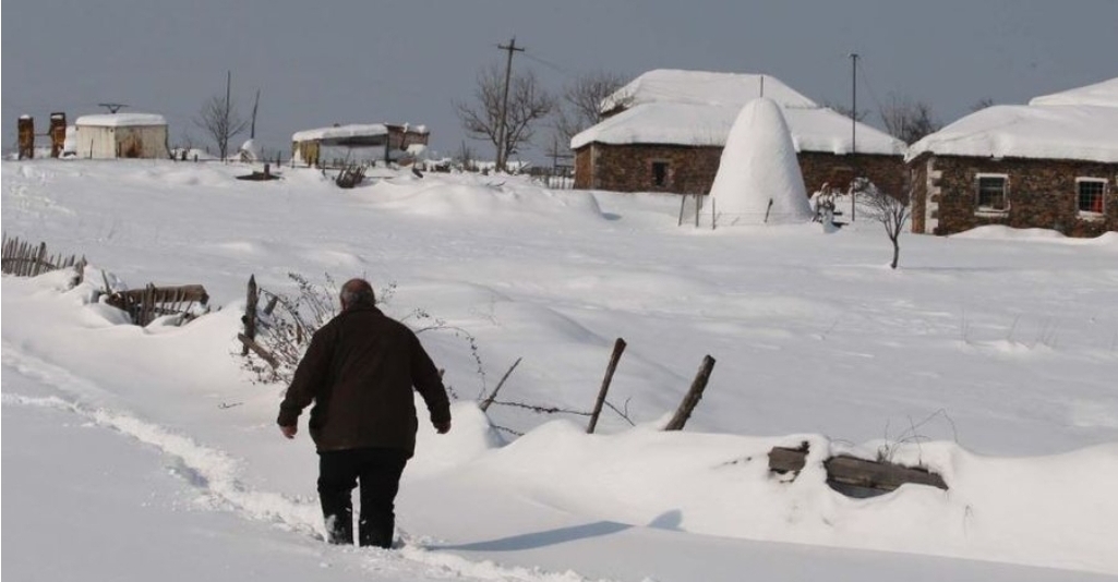 Trashësia e borës deri 45 cm! Izolohen disa fshatra në Bulqizë dhe Mat