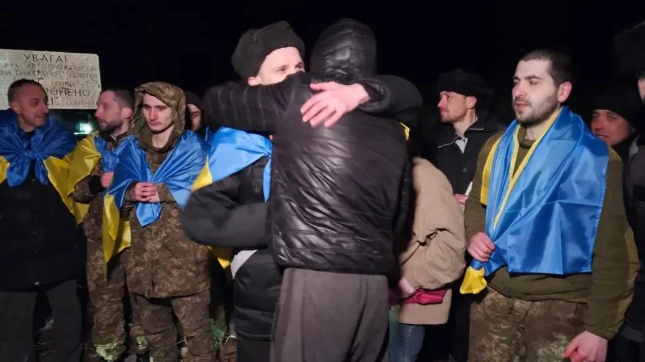 Shkëmbimi më i madh që nga nisja e luftës! Lirohen qindra ukrainas dhe rusë të burgosur