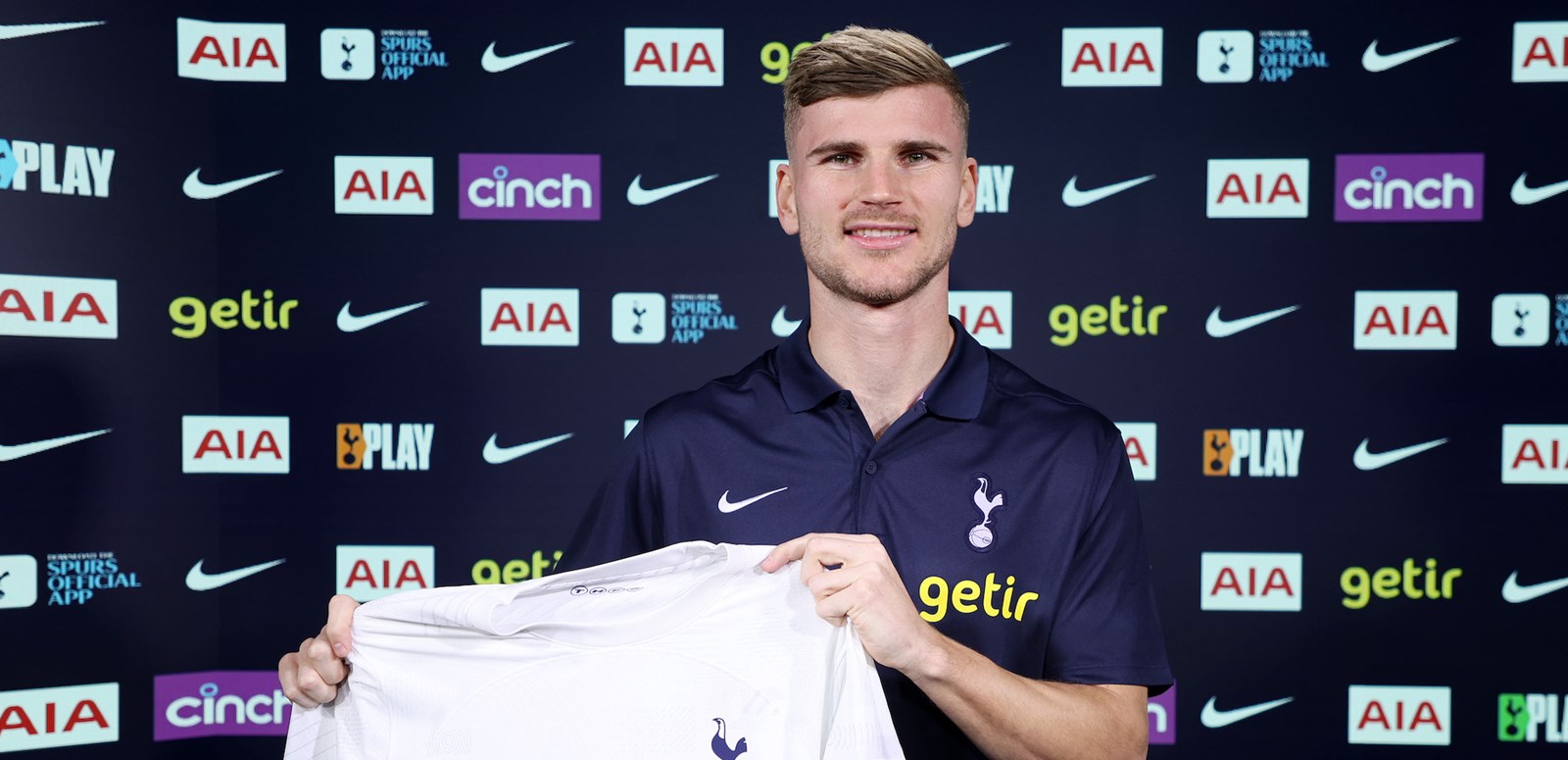 Werner prezantohet te Tottenhami