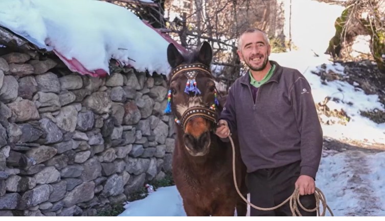 Me sy nga Kosova: Jeta në fshatin Borje të Shqipërisë