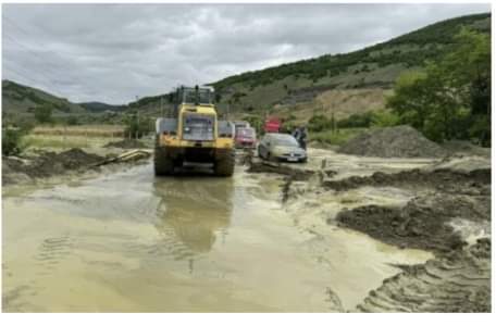 Tollovi në rrugën Prishtinë-Gjilan, disa vetura mbesin në ‘lloç’