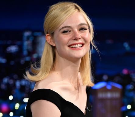 Elle Fanning, mahnitëse në paraqitjen e fundit