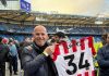 Xhaka vrapon drejt Lladrovcit, e përqafon dhe ia dhuron ndërresën