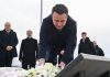 Kurti përkujtoi dëshmorët Vesel Avdyli, Ilir Mërturi dhe Naim Gashi dhe mori pjesë në ceremoninë e zbulimit të pllakës përkujtimore të dëshmorit, Ilir Mërturi