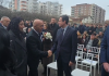 Kurti e Haradinaj përshëndeten gjatë një ceremonie në Klinë, pamje