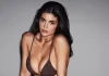 Kylie Jenner shkëlqen me të brendshme SKIMS