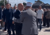Hoxha dorën e mbështjellur me fashë, Ramush Haradinaj e ngacmon pak: A gruaja a kojshia…