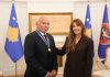 Haxhiu e dekoron me medalje komandantin nga Tirana, që iu bashkua UÇK-së