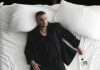 Don Xhoni e “djeg” me albumin e ri muzikor (Video)
