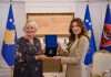 Haxhiu dekoroi Komitetin Norvegjez të Helsinkit me Medaljen Presidenciale të Meritave